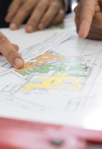 trabajador-construccion-construccion-sitio